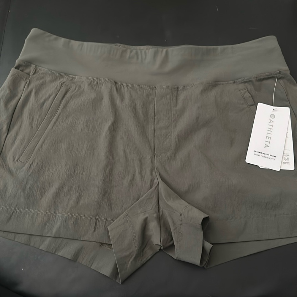 Athleta, Trekkie north short, mountain olive green, size 16